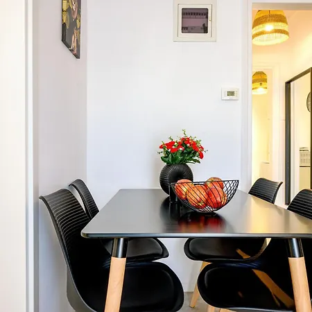 Center Downtown Apartment *